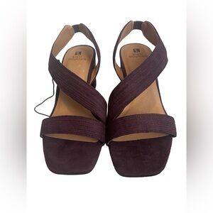 White Mountain Women's Burgundy Sandal w/ heel. Size: 9M. NWOT. Great Condition